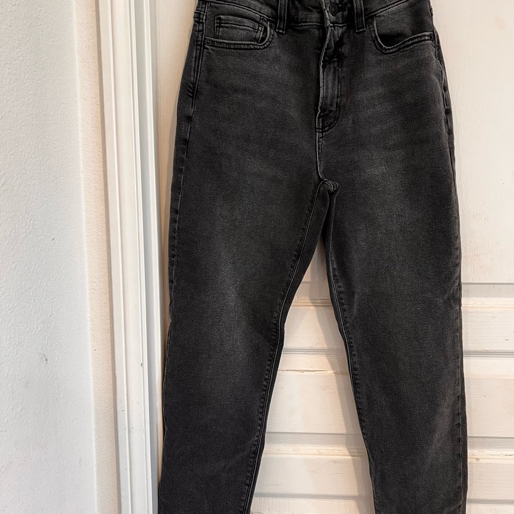 AE short, size 2, Mom Jean. Color is original faded black.Super comfy, flawless.